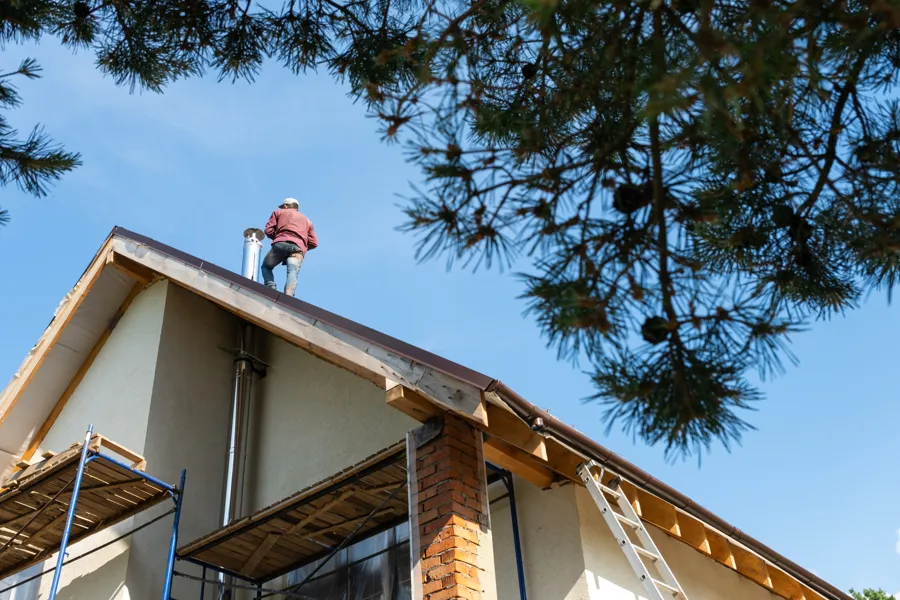 Professional roofing contractor in Hayward CA